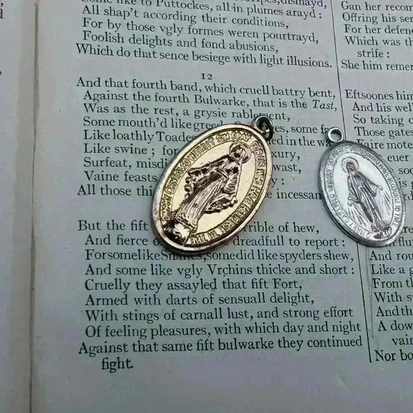 Two Madonna Virgin Mary charms - Picture 5 of 9